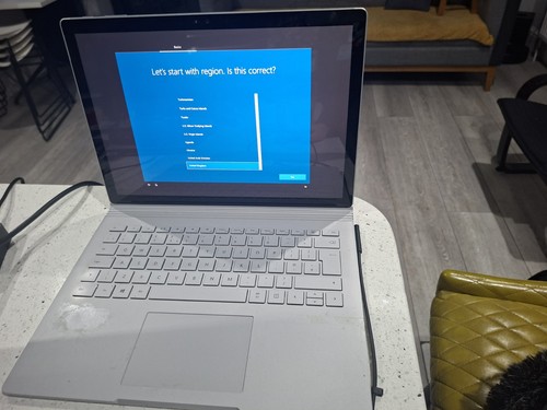 Microsoft surfacebooks - 2,